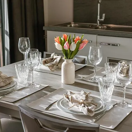 Charming With Terrace Nearby The