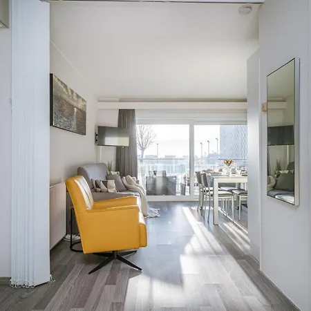 Daire Charming With Terrace Nearby The