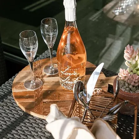 Charming With Terrace Nearby The Apartment *