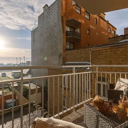 Charming With Terrace Nearby The Daire *