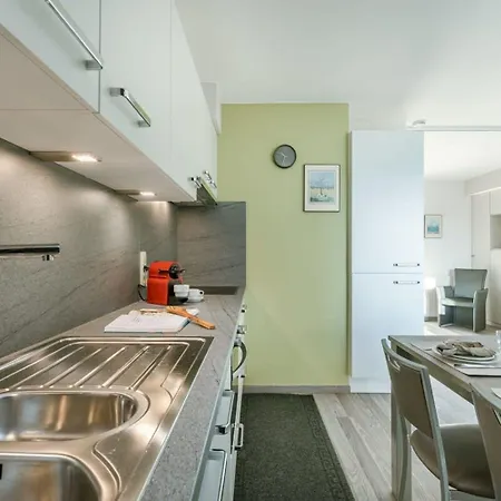 Daire Charming With Terrace Nearby The *
